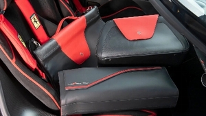 Nero Alcantara - Rosso PipingInterior image