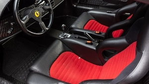 Nero Leather / Alcantara - Rosso Cloth Seat CentresInterior image