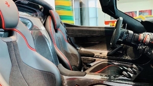 Nero Leather - Rosso Stitching / PipingInterior image