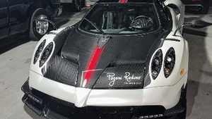 Bianco Benny / Black Mamba Carbon Fiber / Rosso Monza StripeColor image