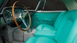 Verde LeatherInterior image