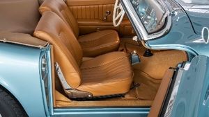 Cognac leatherInterior image