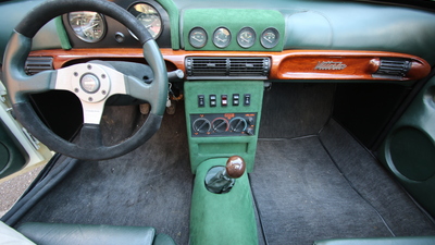 Verde Alcantara / LeatherInterior image