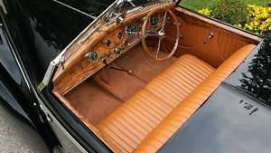 Cognac LeatherInterior image