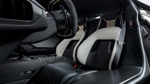 Black / White Leather - Black AlcantaraInterior image