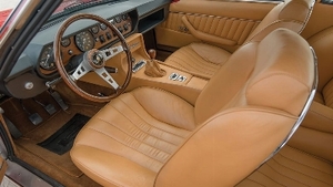 Beige LeatherInterior image