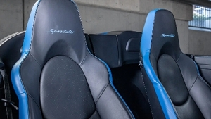 Black / Pure Blue LeatherInterior image