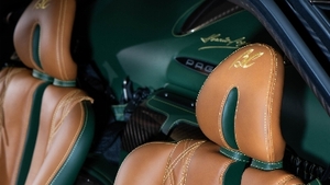 Alpha Centauri Leather / Verde Smeraldo Leather - Giallo StitchingInterior image