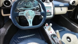 Blue / White Leather - White StitchingInterior image