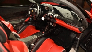 Rosso / Nero LeatherInterior image