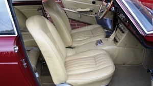 Beige AlcantaraInterior image