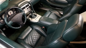 Forest Green LeatherInterior image