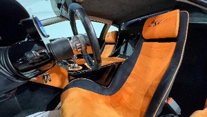 Arancio / Nero Alcantara - Arancio Stitching & PipingInterior image