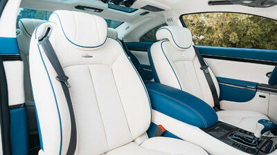 White / Blue LeatherInterior image