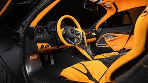 Black / McLaren Orange AlcantaraInterior image