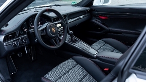 Black Leather / HoundstoothInterior image