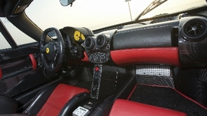 Nero / Rosso Leather - Rosso StitchingInterior image