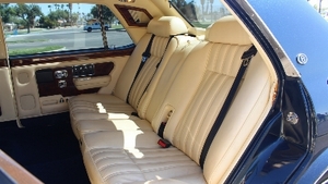 Dark Blue / Magnolia LeatherInterior image