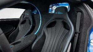 Beluga Black Leather - Blue StitchingInterior image