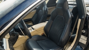 Cream / Blue LeatherInterior image