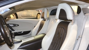 Cream LeatherInterior image