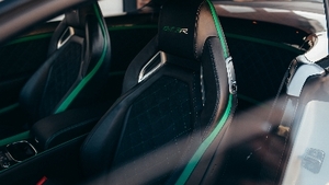 Beluga Leather / Green StitchingInterior image