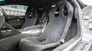 Nero Alcantara - Bianco Stitching / PipingInterior image