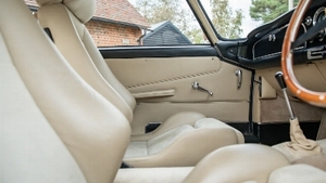 Cream LeatherInterior image