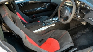 Nero / Rosso Alcantara - Rosso StitchingInterior image