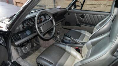 Grey Leather / Light Grey LeatherInterior image