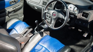 Black / Blue LeatherInterior image