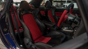 Black Leather / Red AlcantaraInterior image