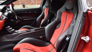 Nero Leather / Rosso Alcantara - Rosso StitchingInterior image