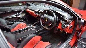 Nero Leather / Rosso Alcantara - Rosso StitchingInterior image