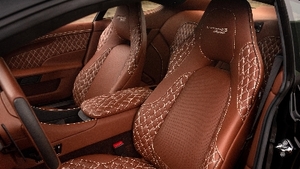 Chestnut Tan / Obsidian Black Leather - Cream Truffle StitchingInterior image