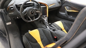 Carbon Black - McLaren Orange Alcantara / McLaren Orange StitchingInterior image