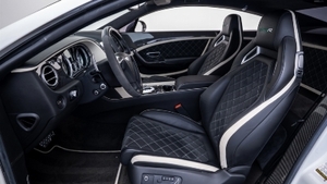 Beluga Leather / Alcantara - Green StitchingInterior image