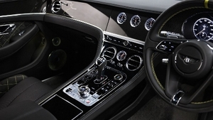 Beluga Black Leather - Green StitchingInterior image