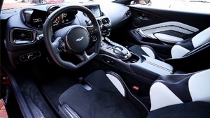 Black / White Leather - White StitchingInterior image