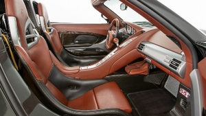 Ascot Brown / Black Leather - Yellow StitchingInterior image