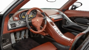 Ascot Brown / Black Leather - Yellow StitchingInterior image
