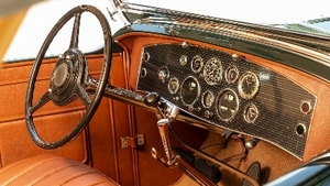 Beige LeatherInterior image