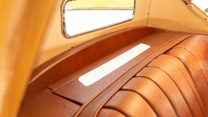 Beige LeatherInterior image