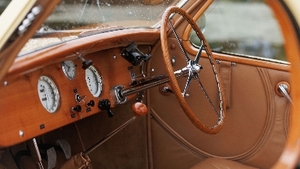 Beige LeatherInterior image