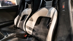 Ebony / White LeatherInterior image
