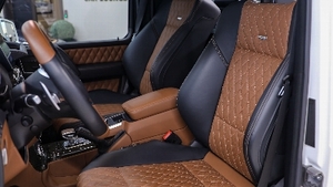 Designo Black / Saddle Brown Leather - Saddle Brown StitchingInterior image