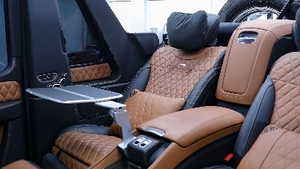 Designo Black / Saddle Brown Leather - Saddle Brown StitchingInterior image