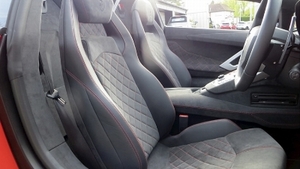 Nero Ade Alcantara / Leather - Rosso Alala StitchingInterior image