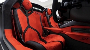 Black Leather / Red AlcantaraInterior image