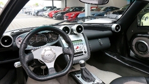 Black / Grey Leather / Grey Alcantara - White StitchingInterior image